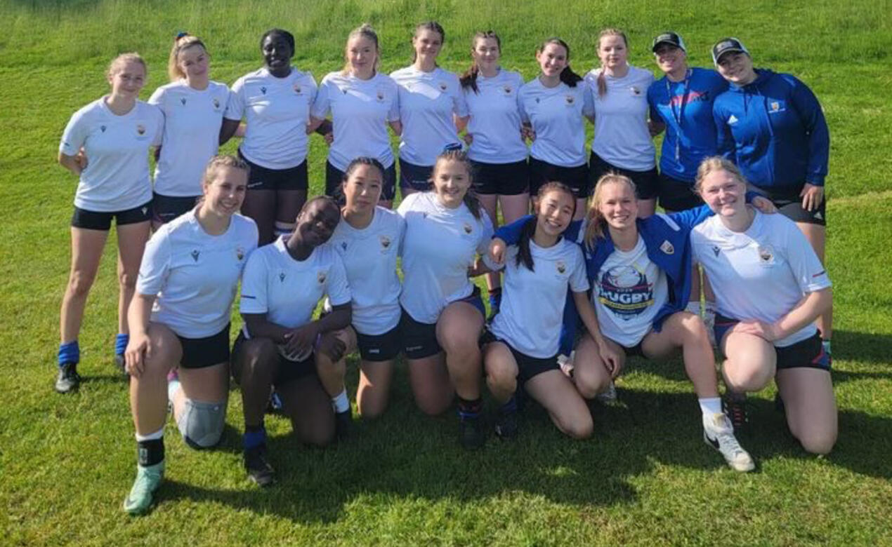 Team photo of the SMUS Senior Girls Rugby